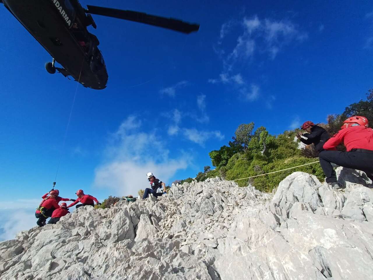 Fethiye’de Paraşüt Faciası: Jandarma Zorlu Araziden Cansız Bedeni Helikopterle Aldı 5